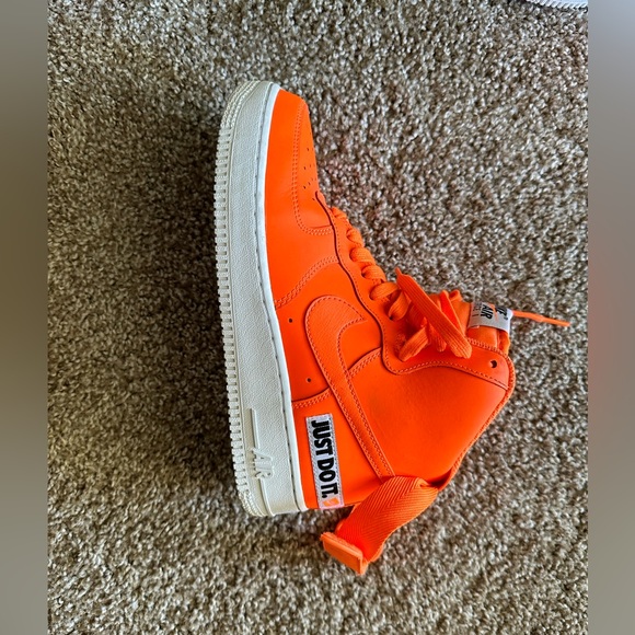 Neon orange NIKE AIR FORCE 1 HIGH LV8 (GS) "JUST DO IT" size 8 - Picture 7 of 16